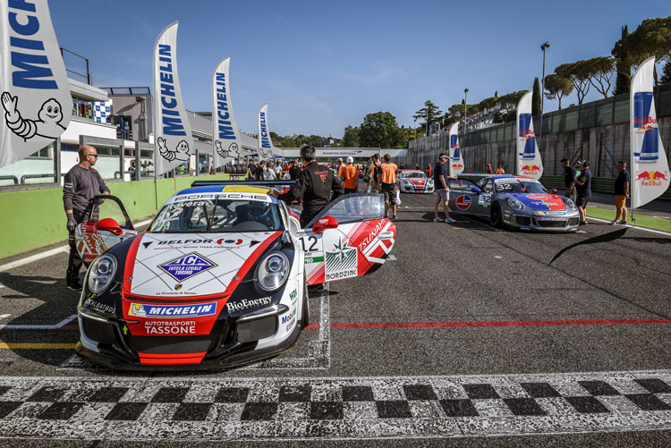 Shark-Fin-Flag-Banners-racing-cars